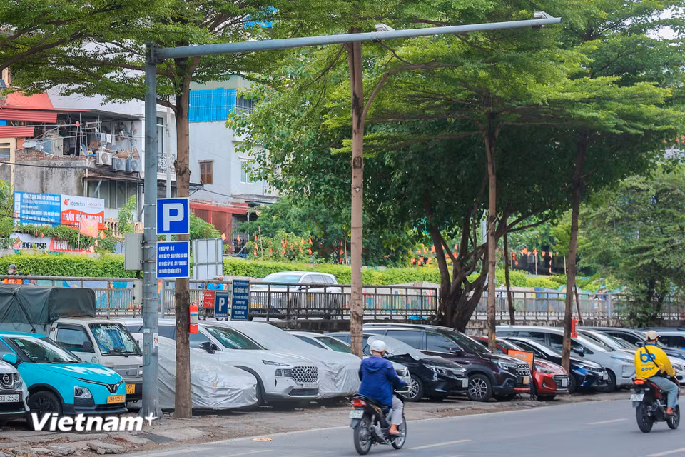 Sau thời gian triển khai, Hà Nội sẽ đánh giá hiệu quả, rà soát những bất cập để hoàn thiện phương án trước khi xem xét mở rộng phạm vi áp dụng trong các giai đoạn tiếp theo. (Ảnh: Hoài Nam/Vietnam+)