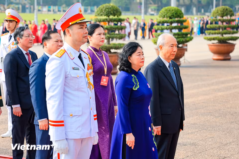 Dự lễ viếng có bà Bùi Thị Minh Hoài, Ủy viên Bộ Chính trị, Bí thư Trung ương Đảng, Chủ tịch Ủy ban Trung ương Mặt trận Tổ quốc Việt Nam. (Ảnh: Hoài Nam/Vietnam+)