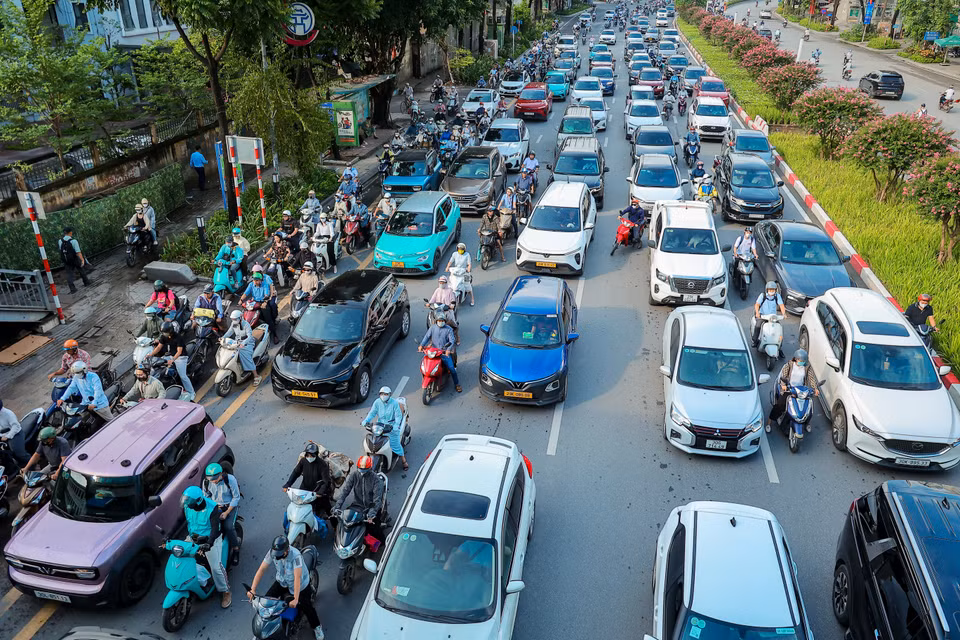Đường Nguyễn Chí Thanh dài khoảng 1,8 km, có 10 làn xe cơ giới và xe thô sơ, kết nối với nhiều nút giao lớn của Hà Nội. (Ảnh: Hoài Nam/Vietnam+)