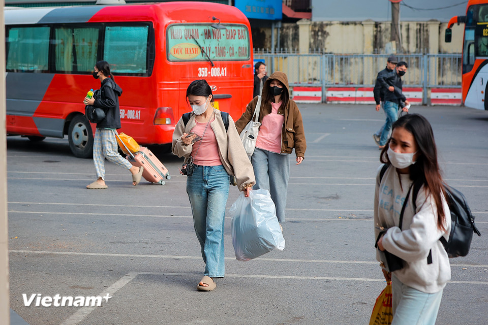 Tại bến xe Giáp Bát, ghi nhận vào thời điểm 15 giờ, lượng hành khách trở về bến không đông đúc. (Ảnh: Hoài Nam/Vietnam+)