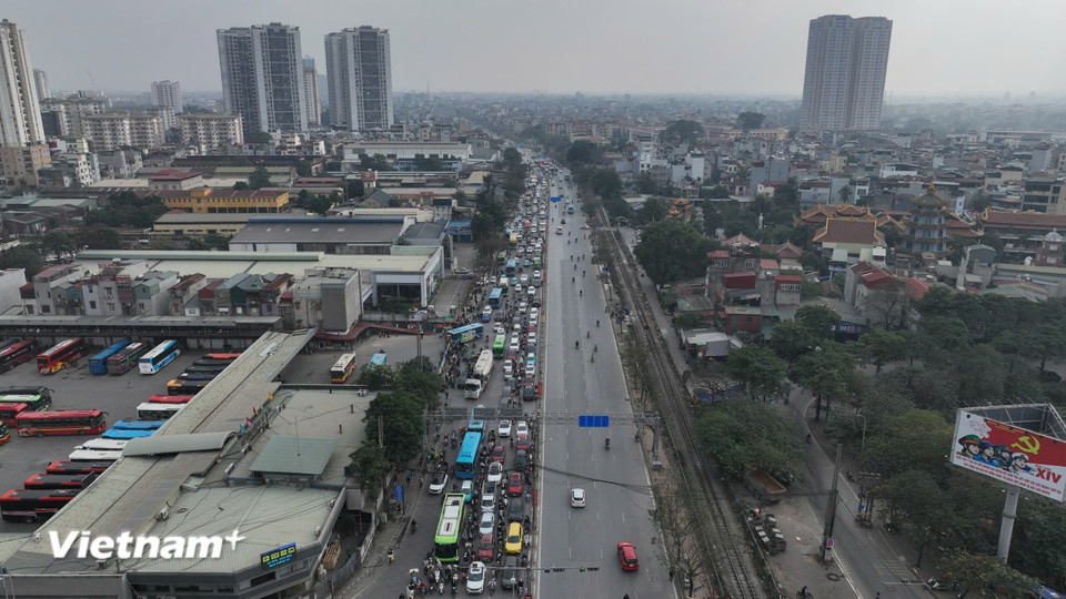 Các phương tiện hướng từ phía Quốc lộ 1A cũ trở về phía trung tâm thành phố. (Ảnh: Hoài Nam/Vietnam+)