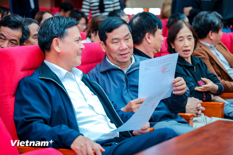 Cử tri cũng kỳ vọng các ứng cử viên phát huy năng lực, mang hết sức mình góp phần xây dựng quê hương, để nhân dân trên địa bàn cuộc sống ấm no, hạnh phúc. (Ảnh: Hoài Nam/Vietnam+)