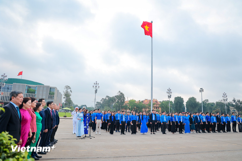 Trong nhiều năm qua, tuổi trẻ các đơn vị đã luôn tích cực xung kích, tình nguyện vì cộng đồng. Các hoạt động an sinh xã hội có quy mô lớn, tổ chức rộng khắp trên địa bàn cả nước, tập trung vào các địa bàn và đối tượng đặc biệt khó khăn, qua đó thể hiện khát vọng cống hiến và trách nhiệm của tuổi trẻ đối với xã hội. (Ảnh: Hoài Nam/Vietnam+)