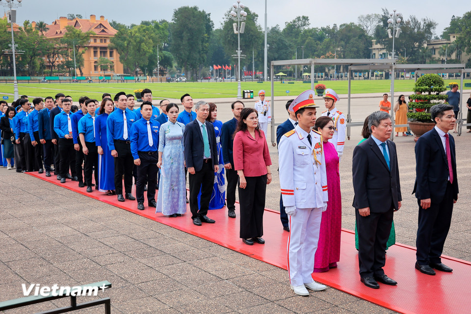Tự hào với truyền thống 95 năm của Đoàn Thanh niên Cộng sản Hồ Chí Minh, tuổi trẻ 6 đơn vị nguyện tin tưởng tuyệt đối và đi theo con đường mà Đảng, Bác Hồ và Nhân dân ta đã lựa chọn. (Ảnh: Hoài Nam/Vietnam+)