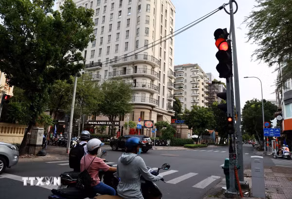 Khắc phục gần 10.000 vị trí bất cập về đèn tín hiệu, biển báo giao thông