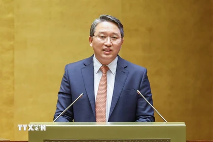 Bộ trưởng Bộ Tư pháp Nguyễn Hải Ninh giải trình, làm rõ một số vấn đề đại biểu Quốc hội nêu. (Ảnh: Doãn Tấn/TTXVN)