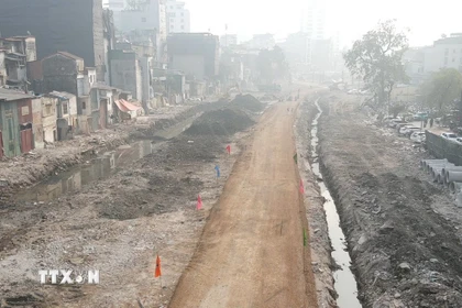 Sau khi tuyến đường được thông xe kỹ thuật, người dân đi lại thuận tiện hơn. (Ảnh: Nguyễn Thắng/TTXVN)