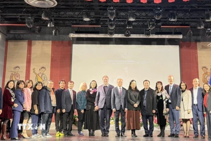 Các diễn giả tham dự tọa đàm “Điện ảnh Việt Nam và Pháp: Cơ hội hợp tác.” (Ảnh: Hữu Chiến/TTXVN)