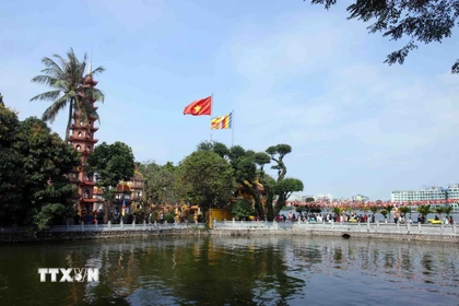 Chùa Trấn Quốc trong tiết trời Xuân Tết Bính Ngọ. (Ảnh: Phạm Kiên/TTXVN)