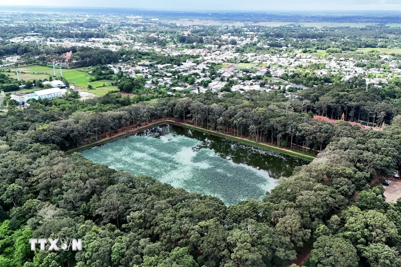 Danh thắng Quốc gia Ao Bà Om là điểm đến hấp dẫn khách du lịch ở tỉnh Trà Vinh. (Ảnh: Hồng Đạt/TTXVN)