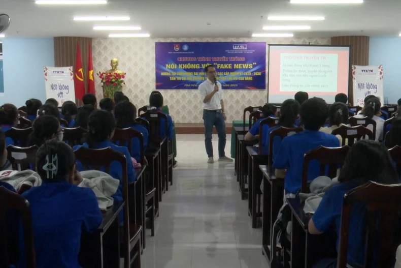 TTXVN lan tỏa tình yêu đọc sách và kiến thức phòng chống tin giả tại Phú Yên