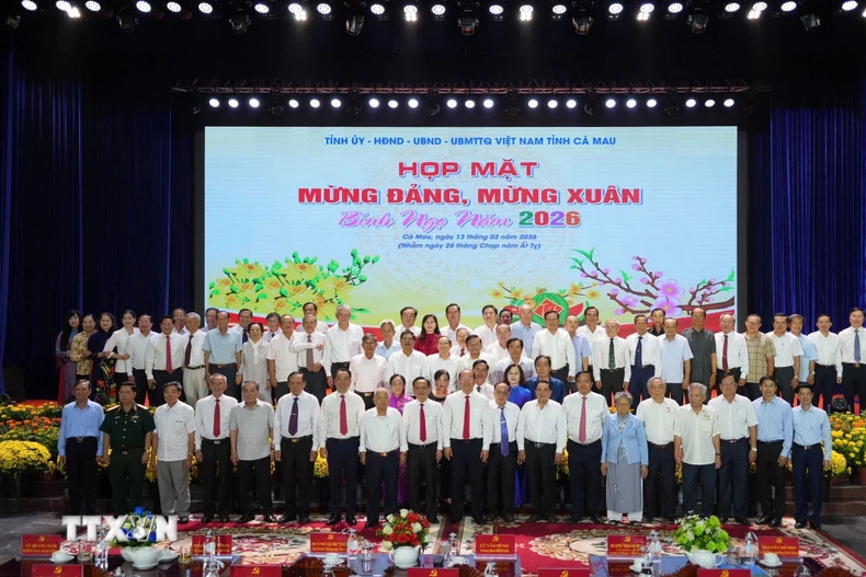 Buổi họp mặt là dịp để toàn Đảng bộ, dân và quân tỉnh nhà tiếp tục phát huy truyền thống đoàn kết, thống nhất, nâng cao quyết tâm thực hiện thắng lợi các mục tiêu, nhiệm vụ chính trị trong giai đoạn mới. (Ảnh: Huỳnh Anh/ TTXVN)