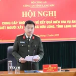 Thượng tá Vũ Thanh Tùng, Giám đốc Công an tỉnh Lạng Sơn thông tin báo chí về kết quả điều tra truy xét vụ án. (Ảnh: Anh Tuấn/TTXVN)