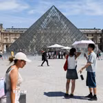 Trời nắng gay gắt tại Paris, Pháp, ngày 25/6/2026. (Ảnh: THX/TTXVN phát)
