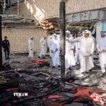 Thủ tướng Kuwait Sheikh Ahmad al-Abdullah al-Sabah (thứ 2, phải) thị sát khu vực sân bay quốc tế Kuwait ở tỉnh Farwaniya bị tấn công, ngày 3/6/2026. (Ảnh: THX/TTXVN)