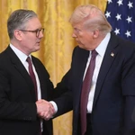 Tổng thống Mỹ Donald Trump và Thủ tướng Anh Keir Starmer. (Ảnh: REUTERS/TTXVN)