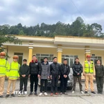 Các đối tượng có quốc tịch nước ngoài, không xuất trình được giấy tờ nhập cảnh hợp pháp vào Việt Nam. (Ảnh: TTXVN phát)