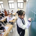 Giờ ôn tập môn Toán của học sinh khối 12, trường THPT Trương Định (Hà Nội). (Ảnh: Thanh Tùng/TTXVN)