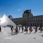 Trời nắng nóng gay gắt tại Paris, Pháp, ngày 10/7/2026. (Ảnh: THX/TTXVN phát)