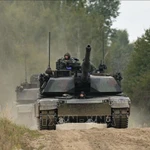 Binh sỹ tham gia một cuộc tập trận tại Biedrusko, Ba Lan, ngày 2/10/2025. (Ảnh: PAP/TTXVN)