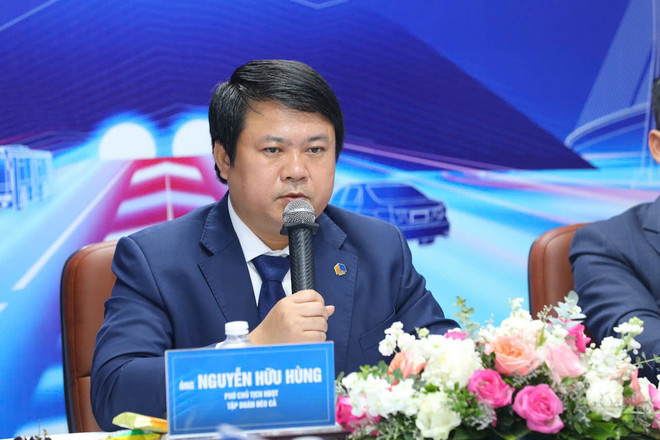 Ông Nguyễn Hữu Hùng, Phó Chủ tịch Hội đồng quản trị Tập đoàn Đèo Cả trả lời các câu hỏi tại Đại hội cổ đông. (Ảnh: Việt Hùng/Vietnam+) hung-deo-ca.jpg