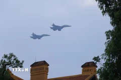 Máy bay tiêm kích Su-30MK2 diễn tập bay theo đội hình. (Ảnh: Tuấn Anh/TTXVN)