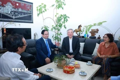 Thủ tướng Phạm Minh Chính chúc Tết gia đình cố Tổng Bí thư Nguyễn Văn Linh. (Ảnh: Dương Giang/TTXVN)