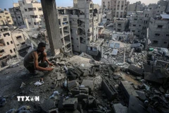 Cảnh đổ nát sau vụ không kích của Israel xuống khu vực phía Tây thành phố Gaza, ngày 4/7/2025. (Ảnh: THX/TTXVN)