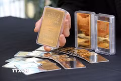 Vàng miếng tại sàn giao dịch vàng ở Seoul, Hàn Quốc. (Ảnh: Yonhap/TTXVN)