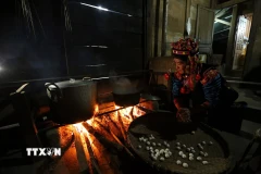Dịp tết cổ truyền của dân tộc Hà Nhì là dịp để gia đình sum vầy, con cháu tưởng nhớ tổ tiên. (Ảnh: Vietnam+)