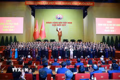 Ban Chấp hành Trung ương Đảng Cộng sản Việt Nam khóa XIV ra mắt Đại hội. (Ảnh: TTXVN)
