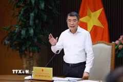 Thủ tướng Lê Minh Hưng chủ trì cuộc họp về cắt giảm thủ tục hành chính, điều kiện kinh doanh. (Ảnh: Dương Giang/TTXVN)