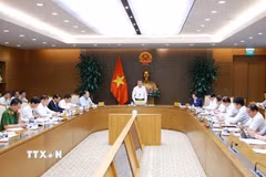 Thủ tướng Lê Minh Hưng chủ trì cuộc họp về cắt giảm thủ tục hành chính, điều kiện kinh doanh. (Ảnh: Dương Giang/TTXVN)