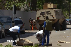 Hiện trường một vụ tấn công tại Ouagadougou, Burkina Faso. (Ảnh: AFP/ TTXVN)