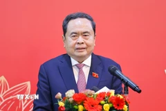 Chủ tịch Quốc hội Trần Thanh Mẫn nói chuyện thân mật với cán bộ, nhân viên Đại sứ quán và đại diện cộng đồng người Việt Nam ở Malaysia. (Ảnh: Doãn Tấn/TTXVN)