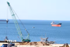 Dự án Nhà máy nhiệt điện LNG Cà Ná nằm gần Cảng biển tổng hợp và khu công nghiệp Cà Ná (xã Cà Ná). (Ảnh: Công Thử/TTXVN)