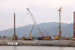 Các dự án hạ tầng tại phường Nam Nha Trang (tỉnh Khánh Hòa) được triển khai giải phóng mặt bằng song song với thi công để đảm bảo tiến độ. (Ảnh: Xuân Triệu/TTXVN)