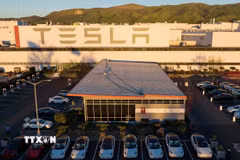 Nhà máy của công ty Tesla tại Fremont, California, Mỹ. (Ảnh: AFP/TTXVN)