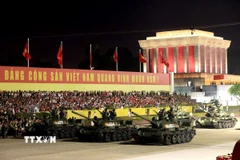 Khối xe Tăng thiết giáp diễu binh trên Quảng trường Ba Đình. (Ảnh: Tuấn Anh/TTXVN)