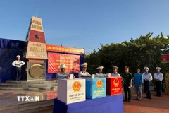 Cử tri ở điểm bỏ phiếu số 14, đặc khu Trường Sa bỏ phiếu đại biểu Quốc hội khóa XVI và đại biểu HĐND các cấp nhiệm kỳ 2026/2031. (Ảnh: TTXN phát)