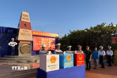 Cử tri ở điểm bỏ phiếu số 14, đặc khu Trường Sa bỏ phiếu đại biểu Quốc hội khóa XVI và đại biểu HĐND các cấp nhiệm kỳ 2026/2031. (Ảnh: TTXN phát)