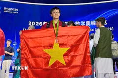 Em Nguyễn Hoàng Phương, lớp 11A1 Trường THPT Chuyên Phan Bội Châu giành huy chương Bạc IMO 2026 tại Thượng Hải, Trung Quốc. (Ảnh: TTXVN phát)