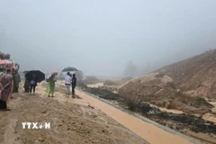 Sạt lở khu vực đèo Khánh Lê (tỉnh Khánh Hòa). (Ảnh: Đặng Tuấn/TTXVN)