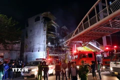 Hiện trường vụ cháy tại căn nhà trên phố Phạm Văn Đồng, quận Bắc Từ Liêm. (Ảnh: Phạm Kiên/TTXVN)