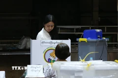 Cử tri bỏ phiếu trong giai đoạn 3 của cuộc tổng tuyển cử tại Yangon, Myanmar, ngày 25/1/2026. (Ảnh: THX/TTXVN)