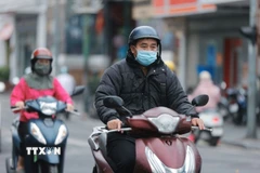 Hà Nội nhiều mây, có mưa nhỏ, mưa phùn và sương mù rải rác; gió nhẹ, trời rét. (Ảnh: Minh Quyết/TTXVN)