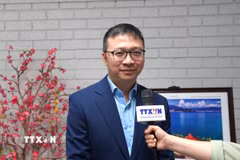 Luật sư Đỗ Gia Thắng - Tổng Thư ký Hội Doanh nhân Việt Nam tại Australia (VBAA) - trả lời phỏng vấn của phóng viên TTXVN tại Australia. (Ảnh: Lê Đạt/TTXVN)