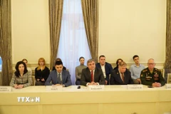 Phó Chủ nhiệm Ủy ban đối ngoại Saint Petersburg Vyacheslav Kalganov (giữa) tại Hội thảo. (Ảnh: Tâm Hằng/TTXVN)