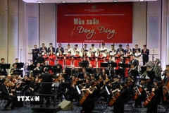 Chương trình nghệ thuật "Mùa xuân dâng Đảng" gồm những tác phẩm thanh nhạc, khí nhạc, thể hiện tình cảm, tấm lòng sắt son của lực lượng Công an nhân dân đối với Đảng và Bác Hồ kính yêu. (Ảnh: Phạm Kiên/TTXVN)