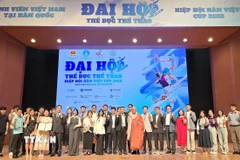 Các đại biểu và khách mời chụp ảnh lưu niệm trong lễ khai mạc Đại hội. (Ảnh: Đức Thắng/TTXVN)